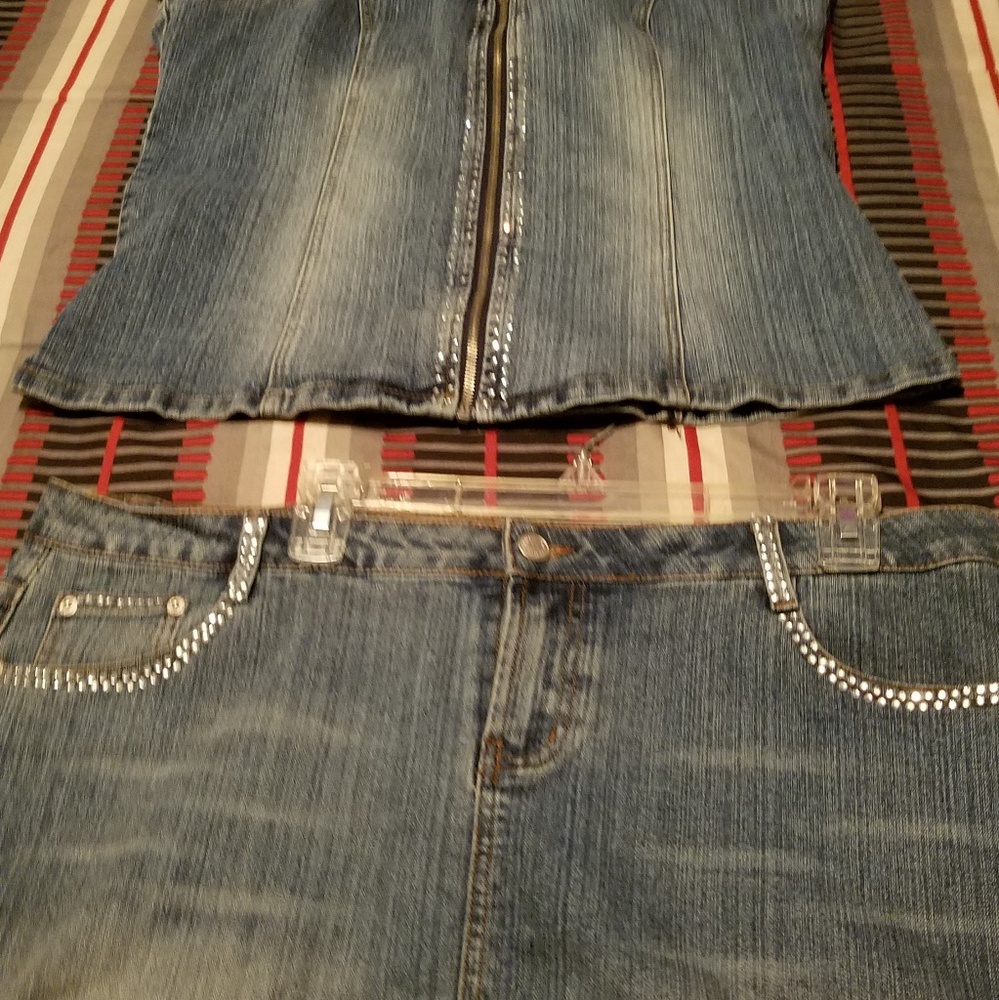 Stylish Denim Mini Skirt with Rhinestone Accents